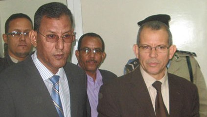 من اليمين : عبد الله ولد سيدي عالي مع وزير الصحة أحمد ولد جلفون