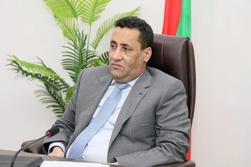 الوزير الأول يترأس اجتماع اللجنة المكلفة بتنفيذ "عون"لدعم الأسر الأقل دخلا (صور)
