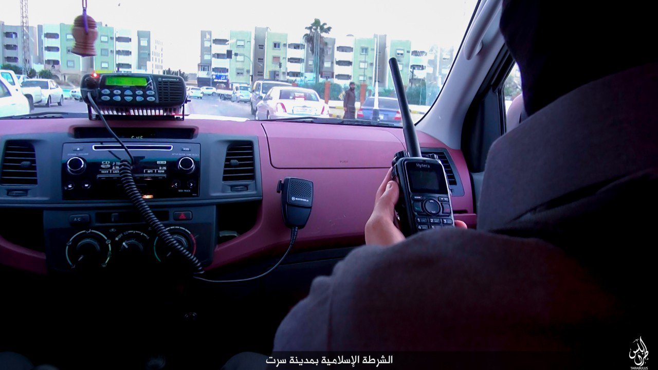 دوريات تابعة للشرطة بأحياء سرت الراقية بحثا عن المخالفين 
