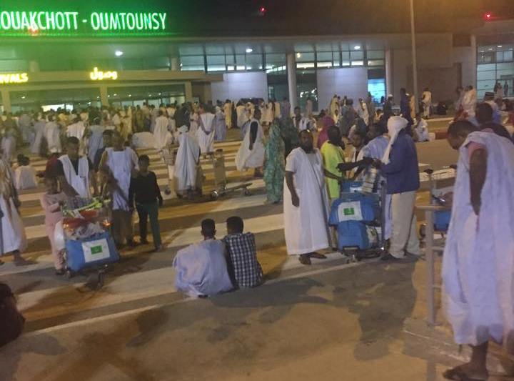 بعض أفواج الحجيج داخل مطار أم التونسى الدولي