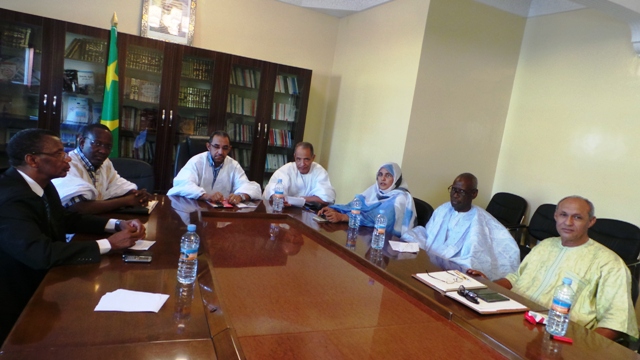 أعضاء اللجنة في أول اجتماع بقمر الحزب الحاكم بنواكشوط