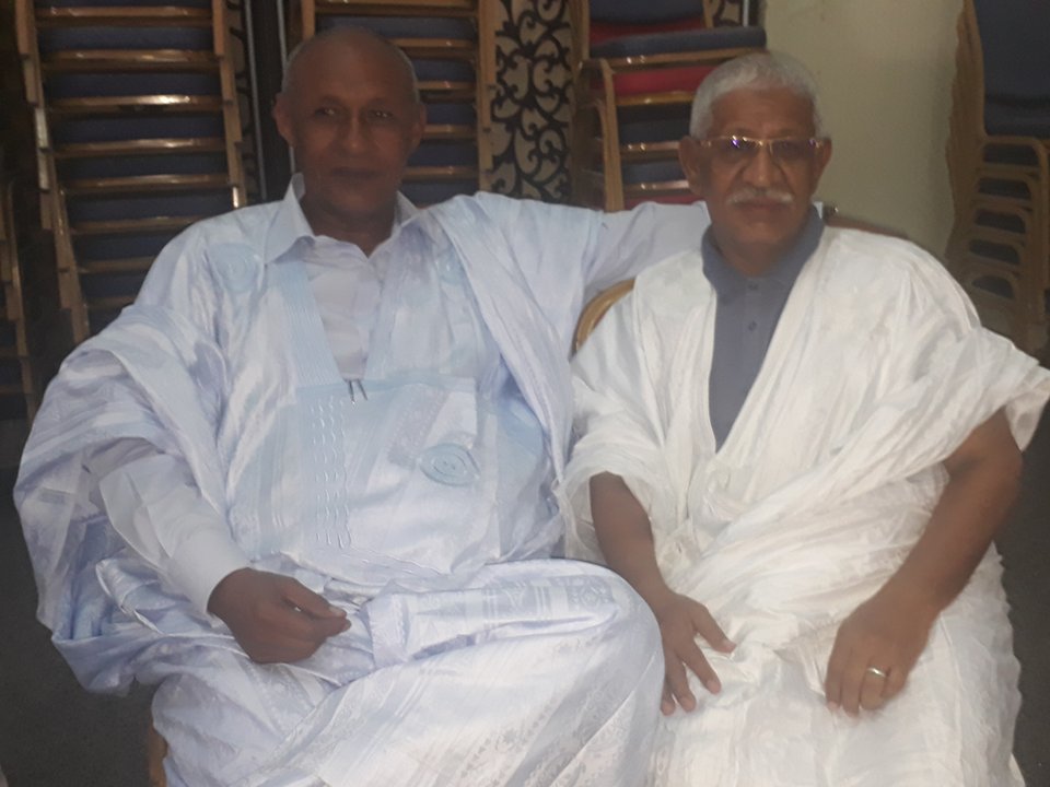 القيادى بالأغلبية والوزير السابق الكورى ولد عبد الموالى مع فدرالى الحزب بولاية إينشيرى محمد ولد عابدين