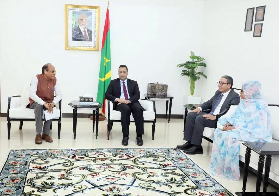 الوزير الأول يستقبل السفير الهندي في موريتانيا (صور)