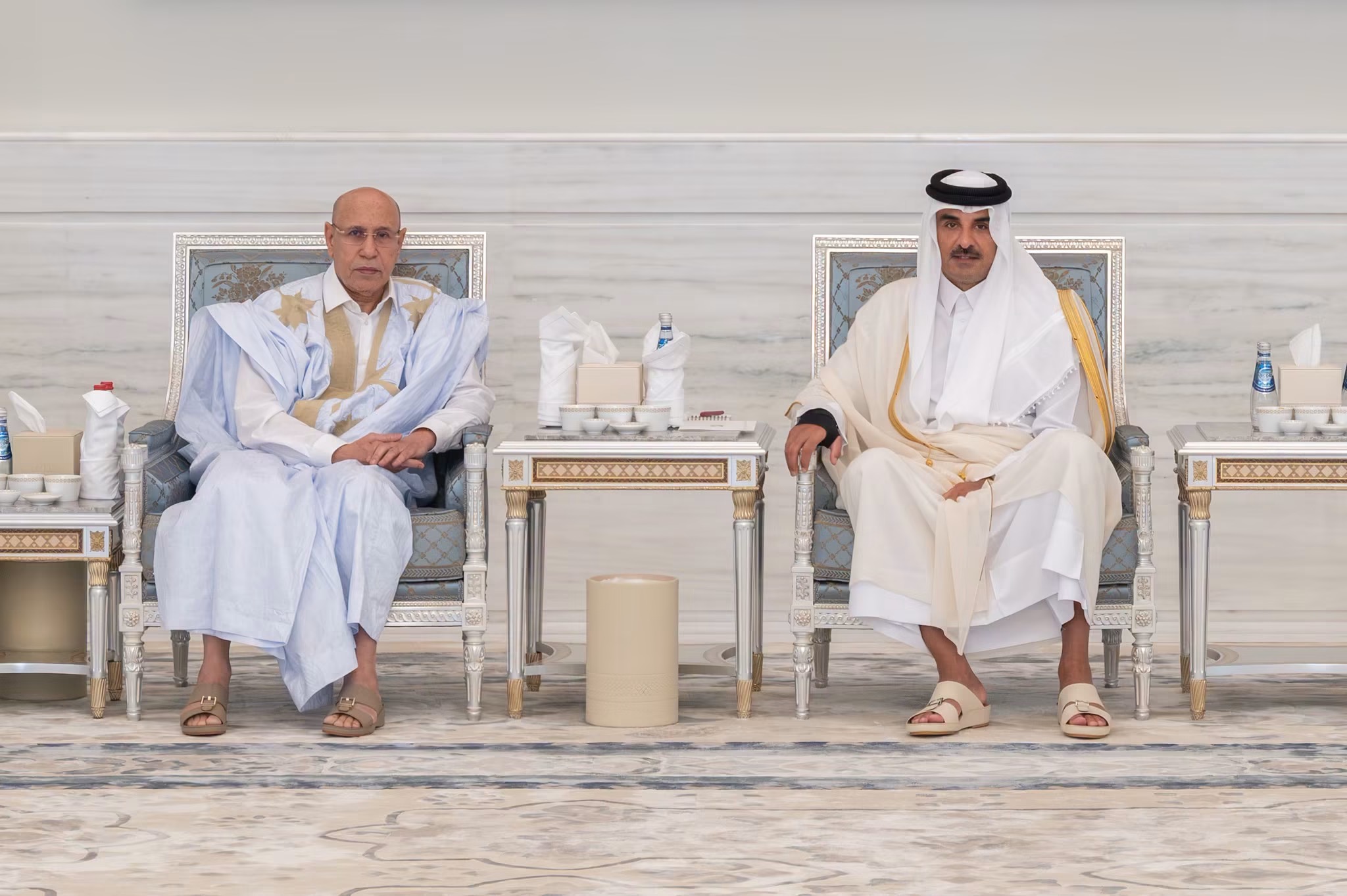 رئيس الجمهورية يقدم واجب العزاء لأمير دولة قطر في وفاة الأمير الوالد