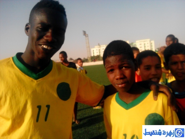 الصغير "محمدو"  (اليمين)
