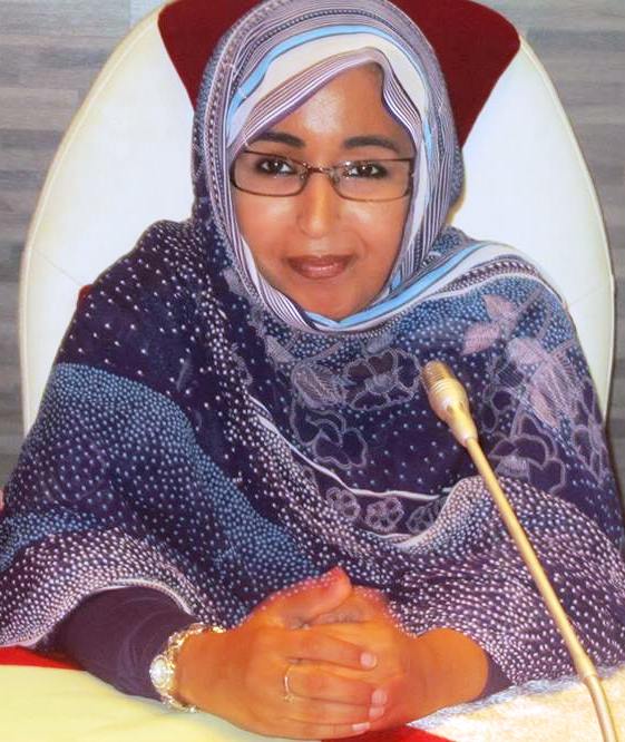 الكاتبة والناشطة السياسية : نفيسة منت الشيخ محمد الحسين