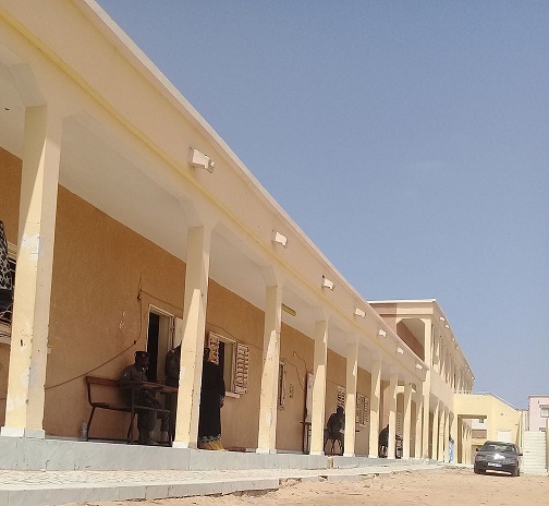 إعدادية كرفور بنواكشوط الجنوبية وقد خلت من المصوتين خلال الساعات الأولى للإقتراع