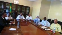 أعضاء اللجنة في أول اجتماع بقمر الحزب الحاكم بنواكشوط